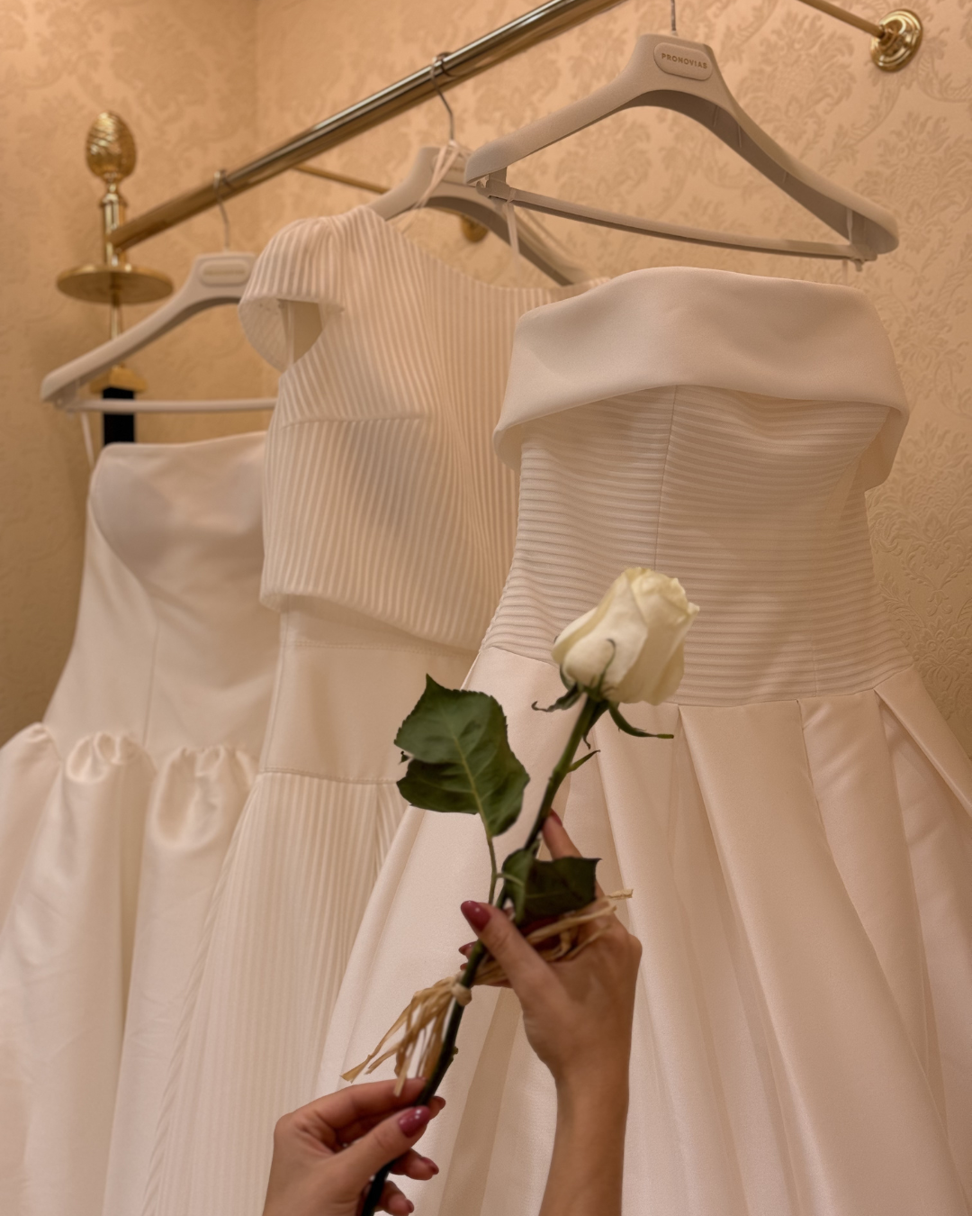 Descubre cómo encontrar el vestido de novia perfecto para tu día soñado
